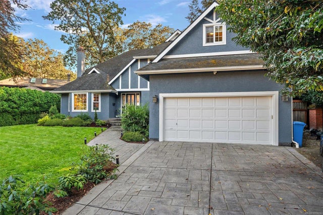 4 of 56 - 2023 Runnymede Ave, Oak Bay, BC