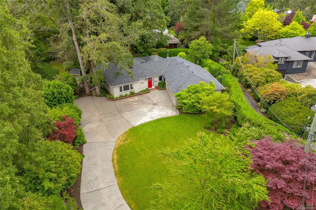 1941 Mayfair Dr, Saanich