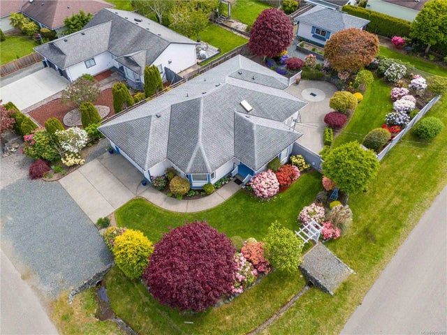 2 of 64 - 785 Nicolls Dr, Parksville, BC