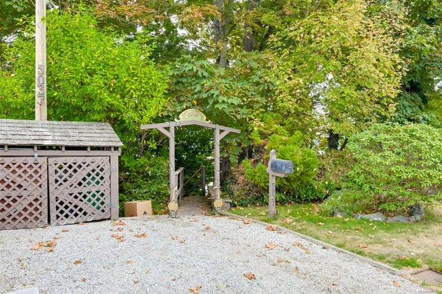 4 of 34 - 5037 Cordova Bay Rd, Saanich, BC