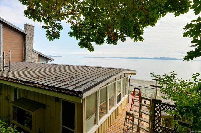 5 of 34 - 5037 Cordova Bay Rd, Saanich, BC