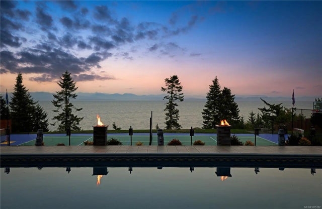 2 of 51 - 6480 Eagles Dr, Courtenay, BC