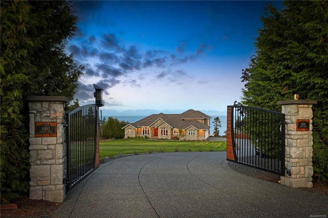 4 of 51 - 6480 Eagles Dr, Courtenay, BC