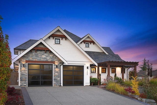 2 of 46 - 3227 Winchester Ave, Courtenay, BC