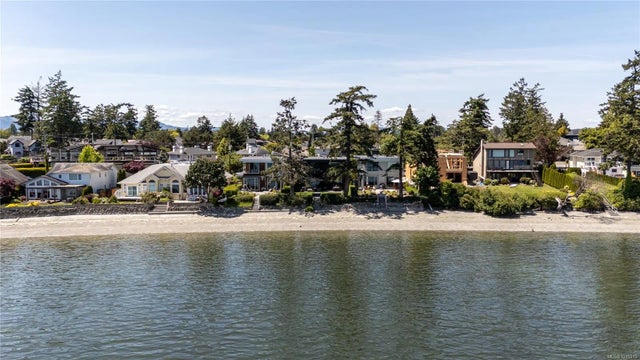 2 of 33 - 10383 Allbay Rd, Sidney, BC