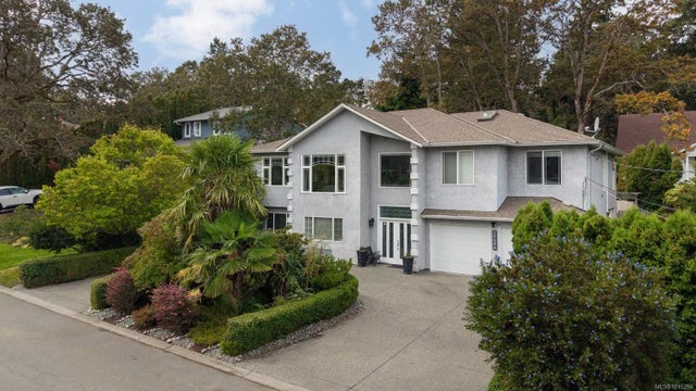 2 of 51 - 3908a Ascot Dr, Saanich, BC