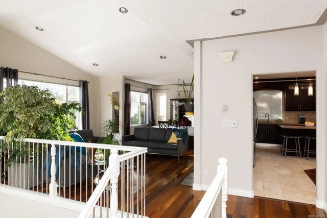 3 of 51 - 3908a Ascot Dr, Saanich, BC