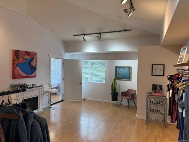 2 of 4 - 2740 Dundas Rd 4, Shawnigan Lake, BC