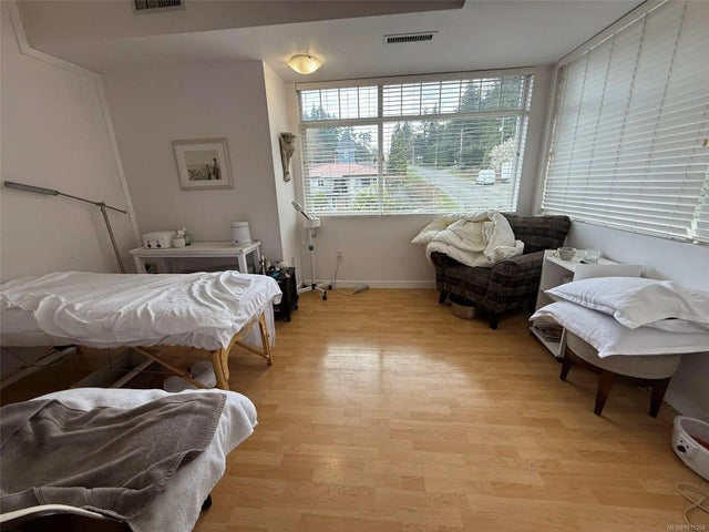 3 of 4 - 2740 Dundas Rd 4, Shawnigan Lake, BC