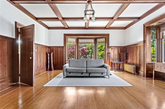 3 of 40 - 4423 Tyndall Ave, Saanich, BC