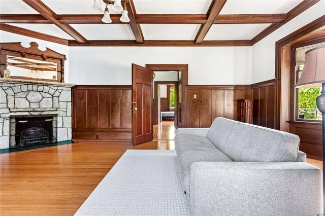 4 of 40 - 4423 Tyndall Ave, Saanich, BC