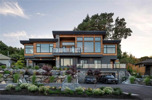 5 of 57 - 928 Claremont Ave, Saanich, BC