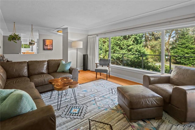 5 of 58 - 2879 Phyllis St, Saanich, BC