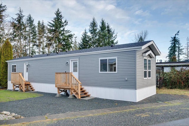 1 of 17 - 6820 Parklands Pl 21, Lantzville, BC