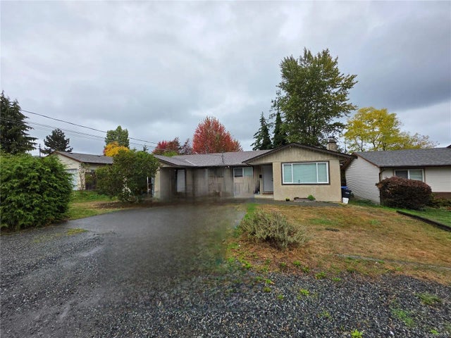 1 of 5 - 1658 Mallard Dr, Nanaimo, BC