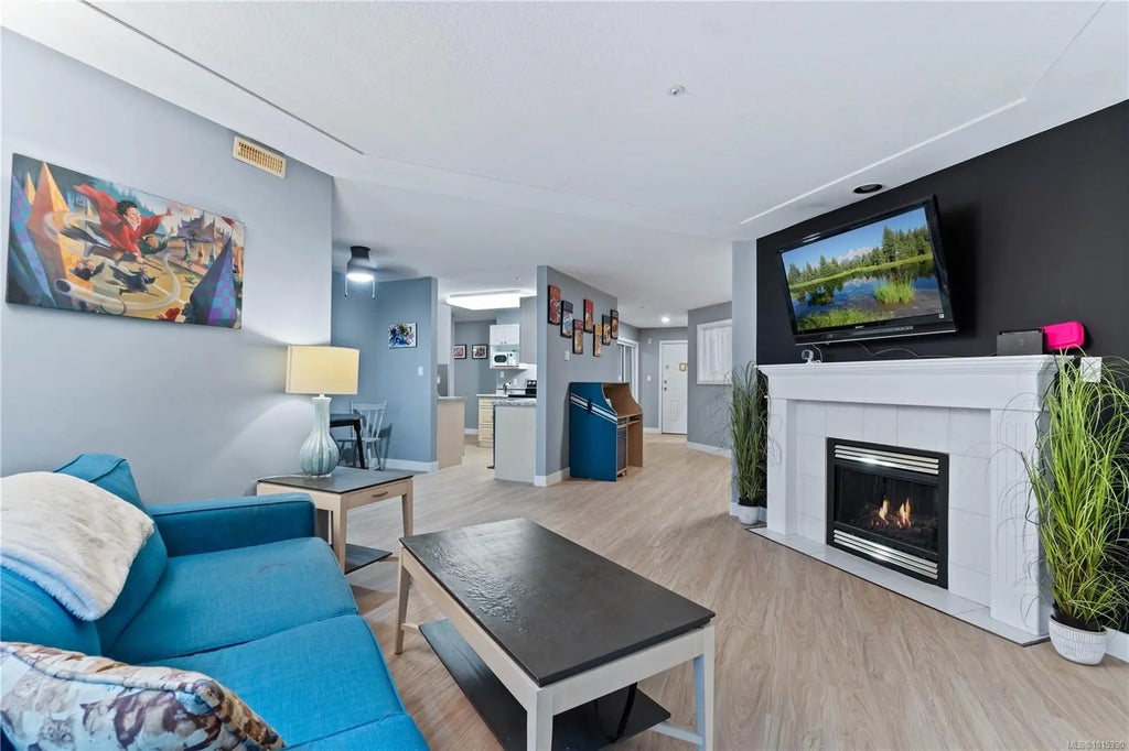 335 Hirst Ave W 108, Parksville