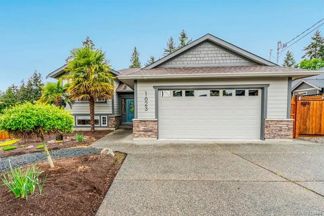 1 of 39 - 1623 Stone Lake Dr, Nanoose Bay, BC