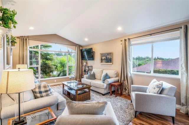 2 of 39 - 1623 Stone Lake Dr, Nanoose Bay, BC