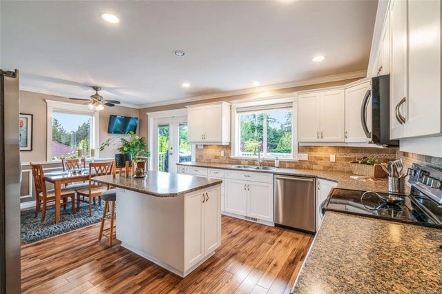 4 of 39 - 1623 Stone Lake Dr, Nanoose Bay, BC