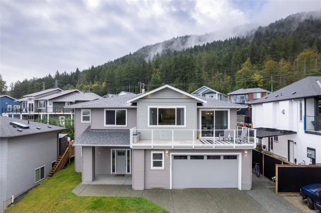 1 of 41 - 127 Ray Knight Dr, Ladysmith, BC