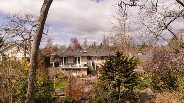 5 of 47 - 3331 Woodburn Ave, Oak Bay, BC