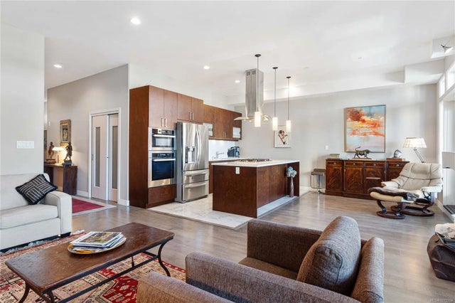 1 of 30 - 10 Chapel St 403, Nanaimo, BC