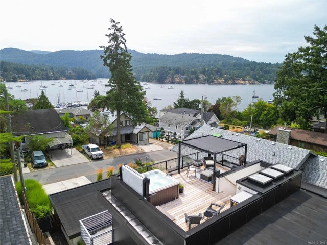 1 of 36 - 772 Harding Lane, Central Saanich, BC