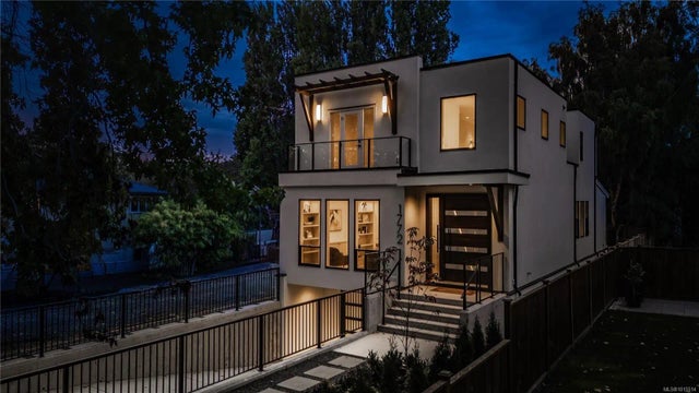 2 of 47 - 1772 Chandler Ave, Victoria, BC