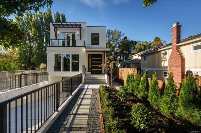 3 of 47 - 1772 Chandler Ave, Victoria, BC