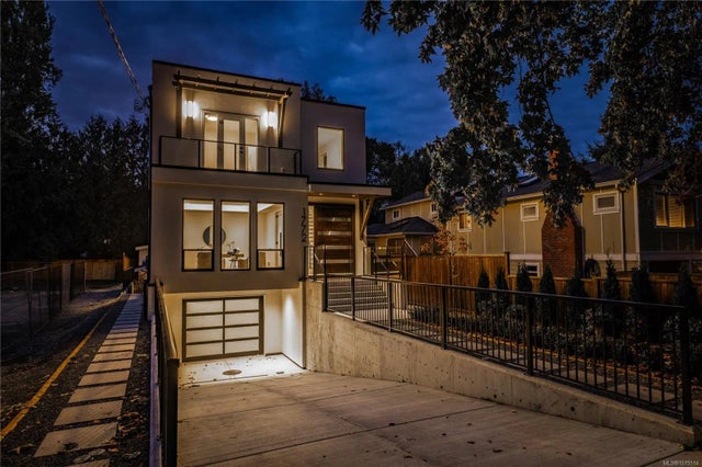 4 of 47 - 1772 Chandler Ave, Victoria, BC