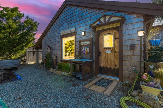 2 of 97 - 1860 Ashling Rd, Qualicum Beach, BC