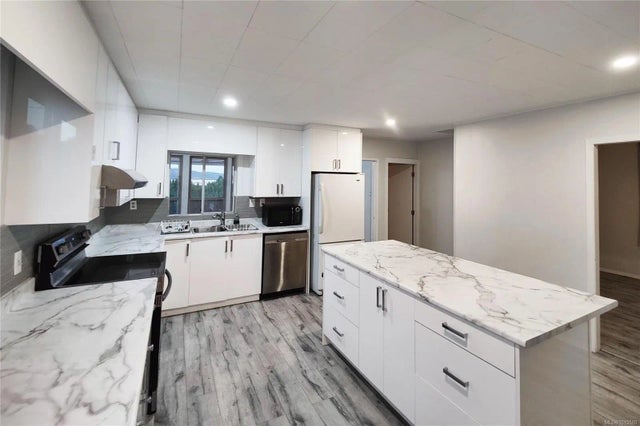2 of 15 - 18 Gillespie St S, Nanaimo, BC