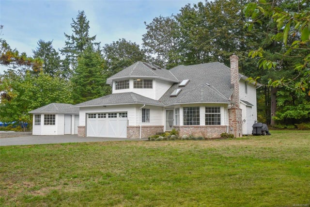 1 of 51 - 8868 Erickson Pl, Black Creek, BC