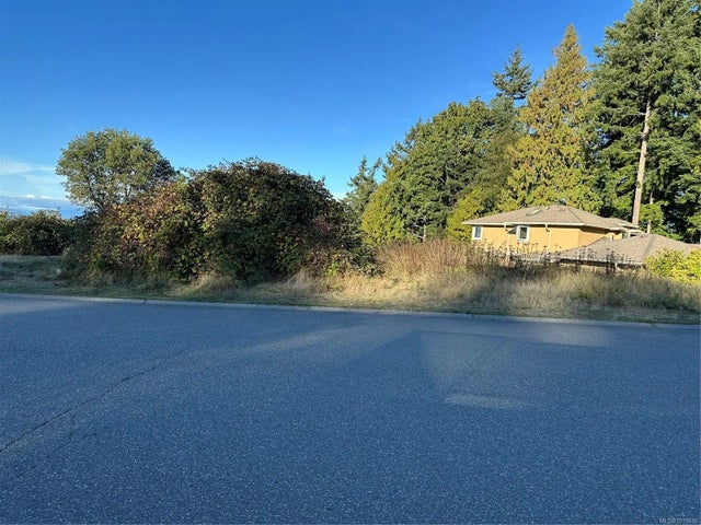 2 of 5 - 5972 Icarus Dr, Nanaimo, BC