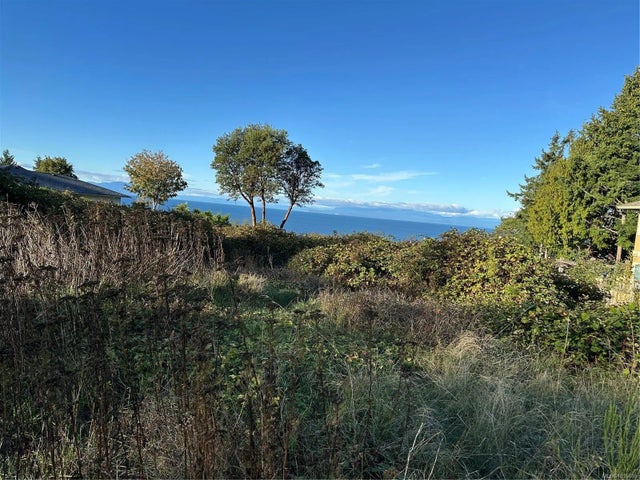 3 of 5 - 5972 Icarus Dr, Nanaimo, BC