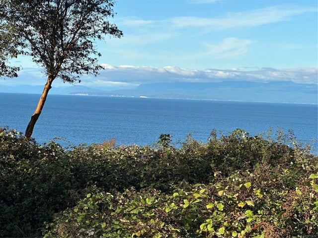 4 of 5 - 5972 Icarus Dr, Nanaimo, BC