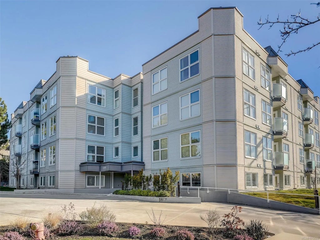 1201 Hillside Ave 302, Victoria