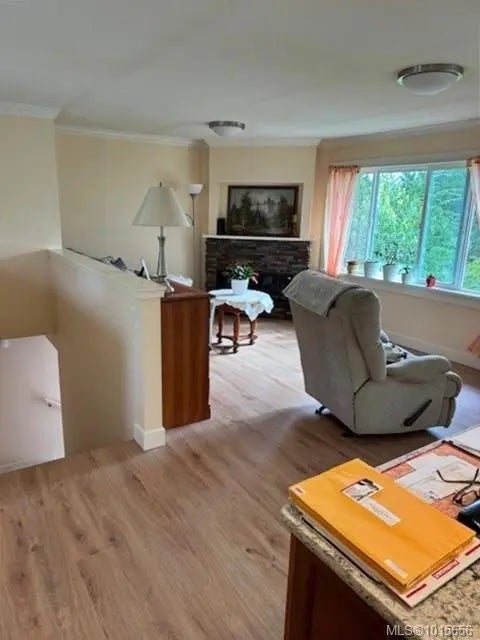 2 of 17 - 1702 Country Rd, Qualicum Beach, BC