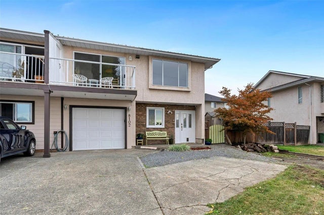 1 of 32 - 8102 Bertha St, Crofton, BC