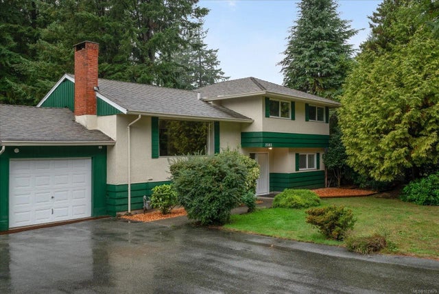 2 of 49 - 2385 Marlborough Dr, Nanaimo, BC