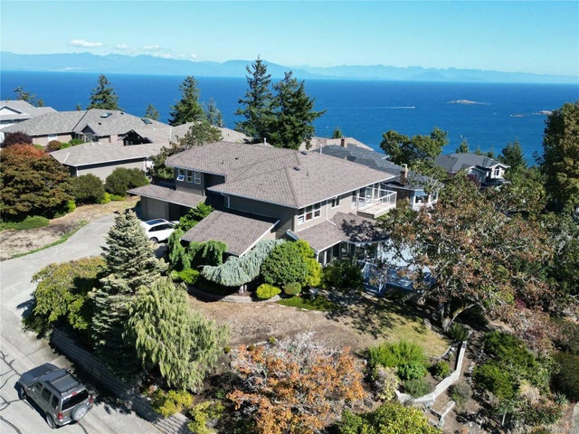 1 of 66 - 3689 Glen Oaks Dr, Nanaimo, BC