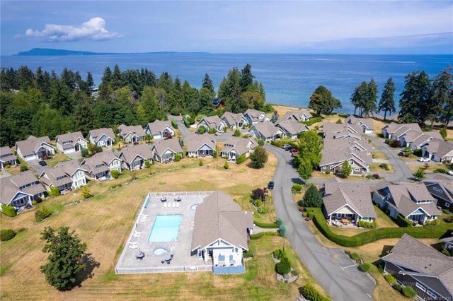 2 of 67 - 5251 Island Hwy 29, Qualicum Beach, BC