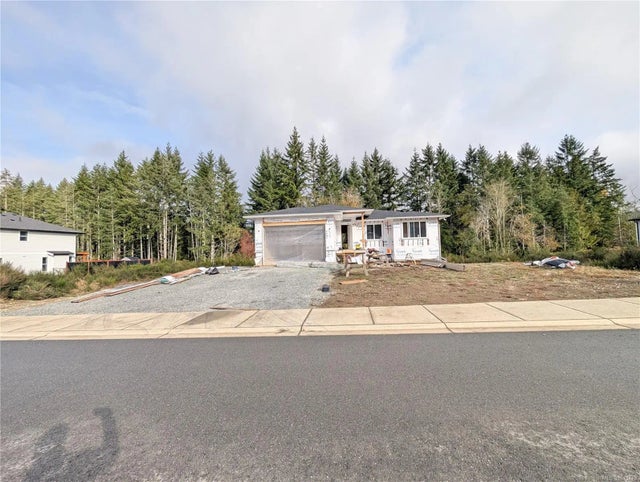 3 of 37 - 149 Edgewood Dr, Lake Cowichan, BC