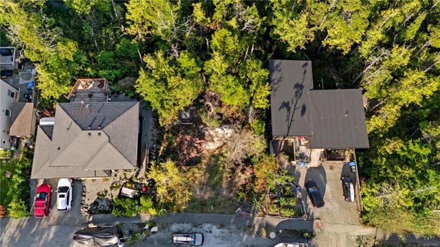 3 of 9 - 851 Lorne White Pl, Ucluelet, BC