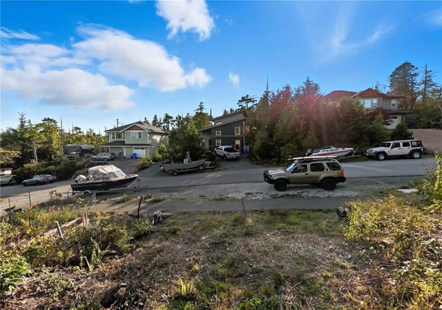 4 of 9 - 851 Lorne White Pl, Ucluelet, BC