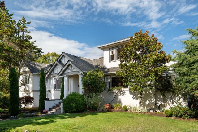 2 of 77 - 2162 Brighton Ave, Oak Bay, BC