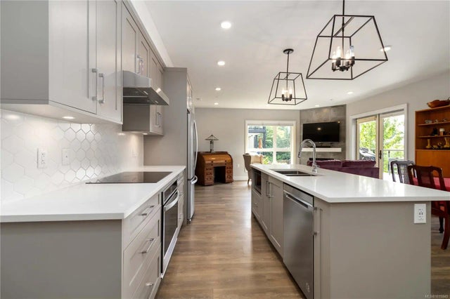 5 of 47 - 741 Travino Lane 204, Saanich, BC