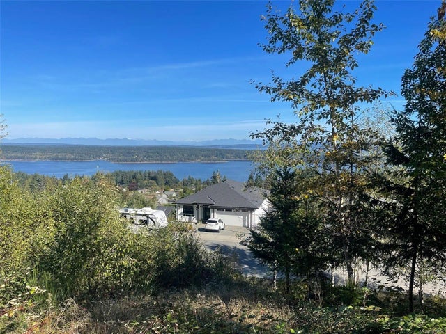 1 of 7 - 436 Thetis Dr, Ladysmith, BC
