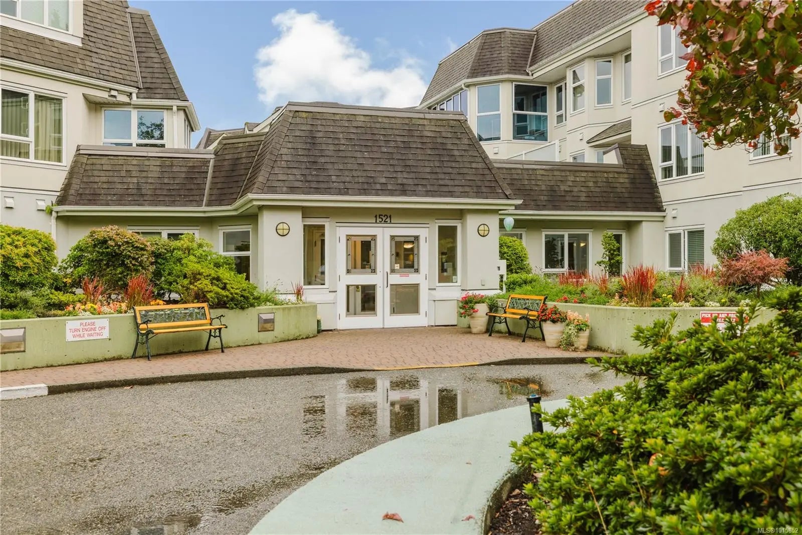 Residential for Sale by 1521 Church Ave 305 in the Saanich, located in the neighborhood of Ophir Place