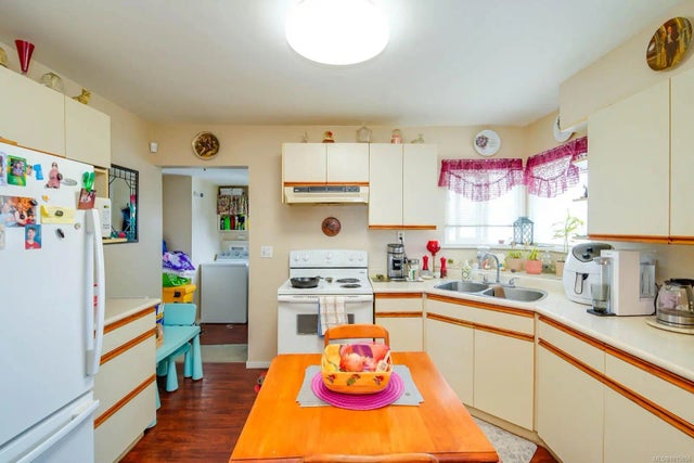 4 of 23 - 3582 11th Ave, Port Alberni, BC